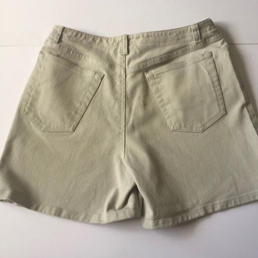 Liz Claiborne Bermuda Short Beige Size 10 - Picture 2 of 7